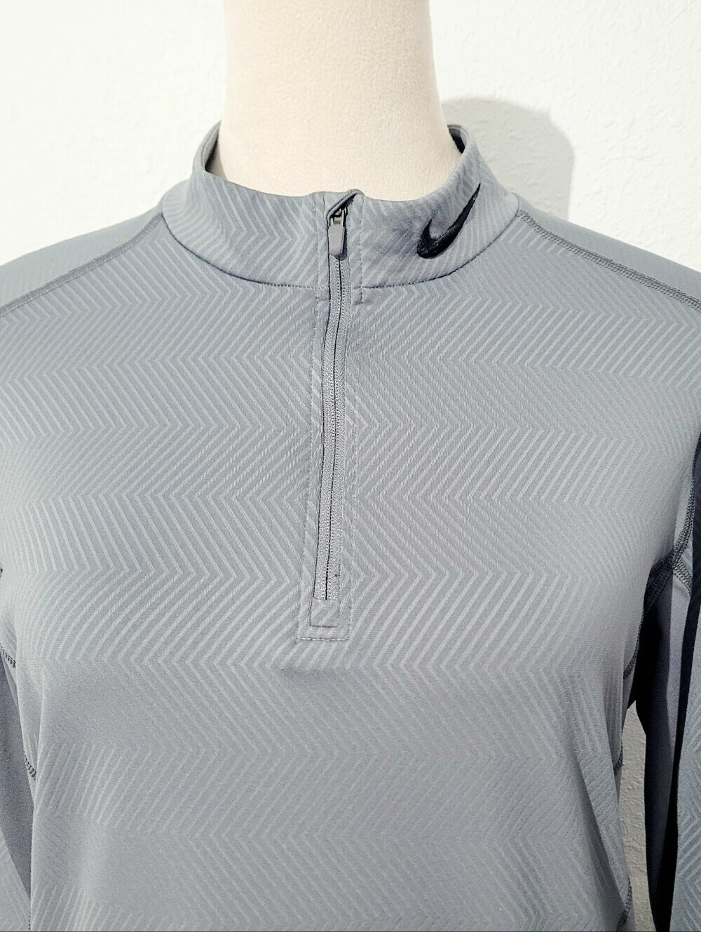 Nike Pro Hyperwarm Dri-FIT 1/4 Zip Gray Pullover Thumb Holes Women's Med Fitted - Picture 3 of 14